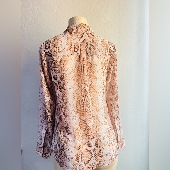 Express Size XS/TP Animal Print Shirt Top Blouse Women Modern Stylish - Picture 4 of 12